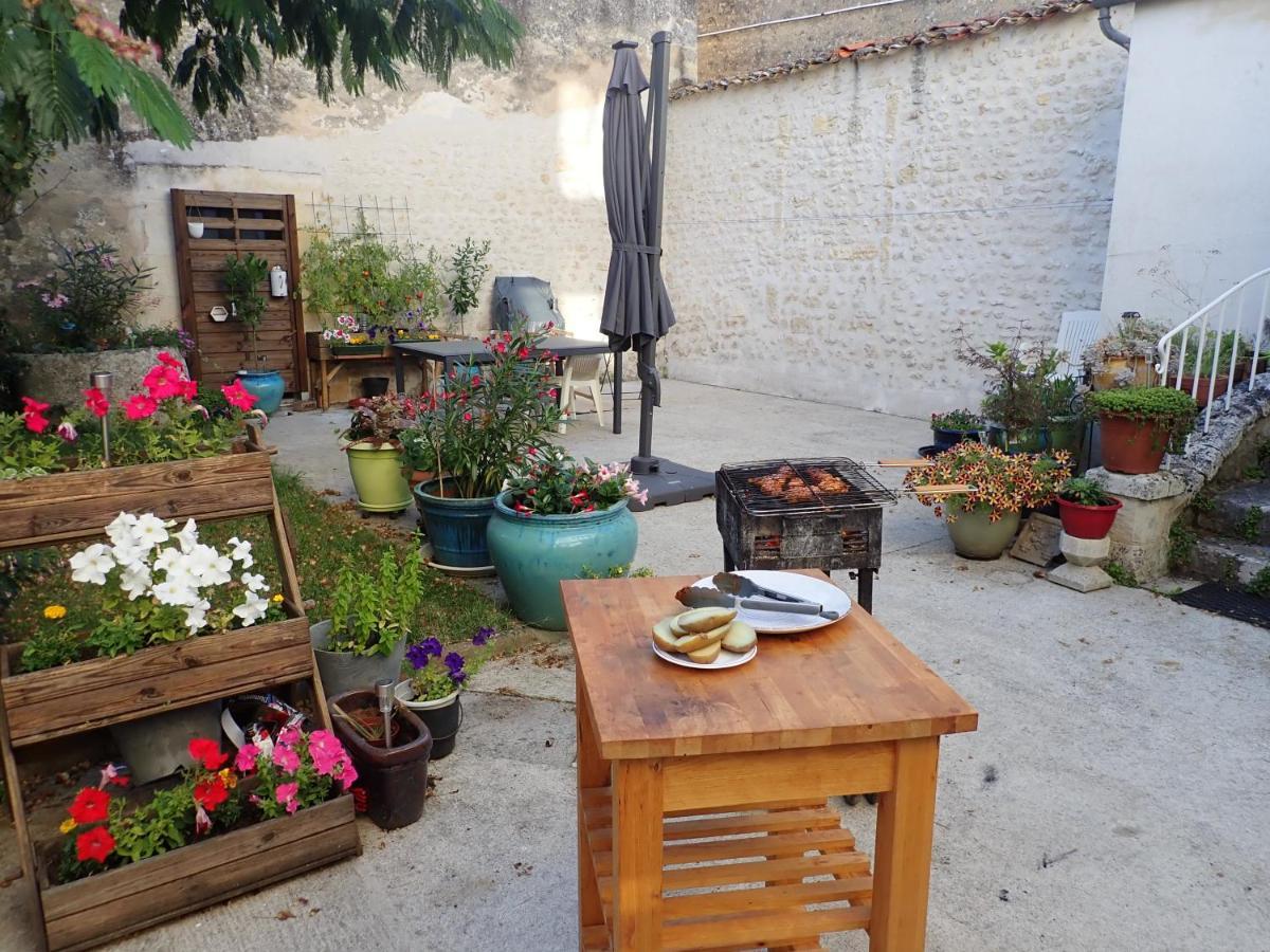 La Miramboise, Chambres Et Table D Hotes Mirambeau  Εξωτερικό φωτογραφία